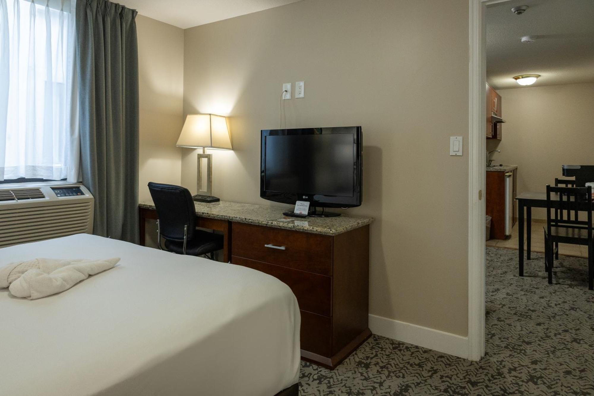 Quality Inn & Suites (Adults Only) Vancouver Exterior foto